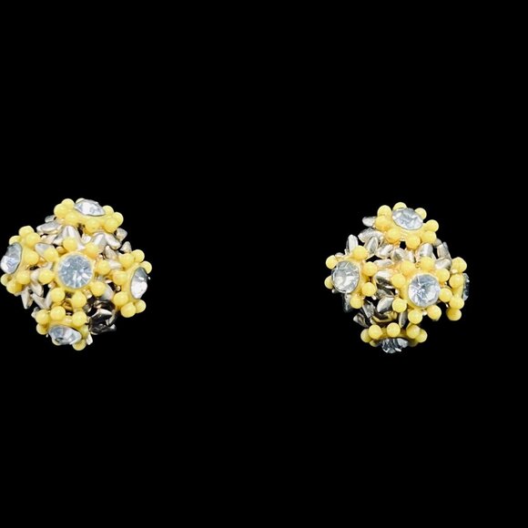 Lot of 5 Gold Tone Screw Back Earrings (5372) - Picture 2 of 9